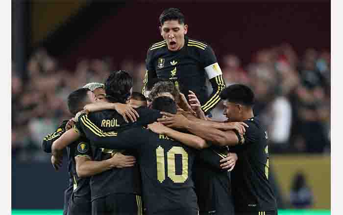 México vence 2-0 a Arabia Saudita y tiene pase a semifinales