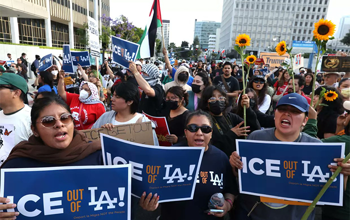¡Respeto!, pide Sheinbaum tras redadas en Los Ángeles 2 MIGRANTES