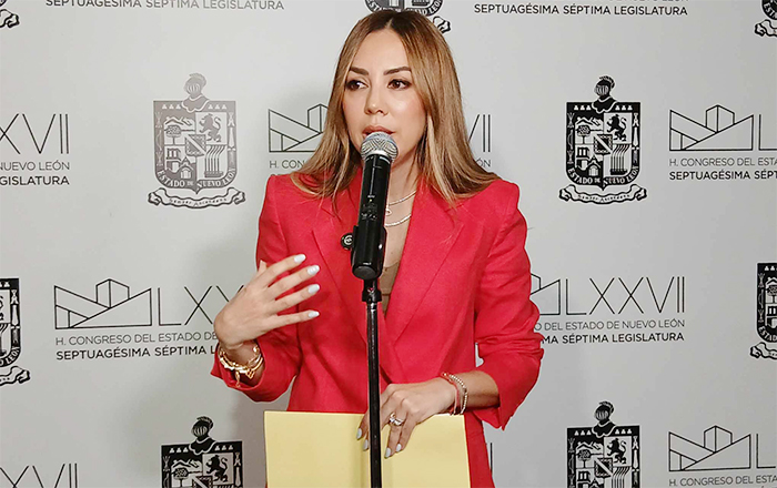 Podrían controlar uso de celulares en escuelas de Nuevo León 1 PERLA VILLARREAL