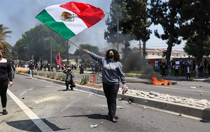 Latinos se revelan por las redadas migratorias en California (VIDEO) 2 PROTESTA 3