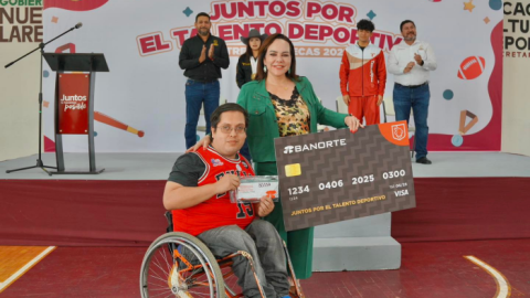 Entrega Carmen Lilia Canturosas beca deportiva a 300 atletas de Nuevo Laredo 4 WhatsApp Image 2025 06 05 at 6.23.12 PM 4700