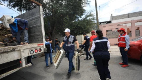 Anuncia Adrián de la Garza aumento salarial a trabajadores de Servicios Públicos 2 WhatsApp Image 2025 06 06 at 1.56.27 PM 1700