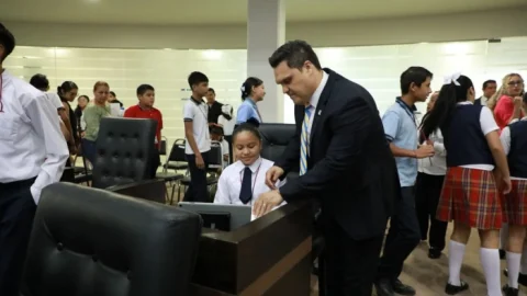 Reconoce diputado Humberto Prieto esfuerzo de estudiantes al encabezar el Congreso infantil 1 WhatsApp Image 2025 06 10 at 2.32.11 PM700