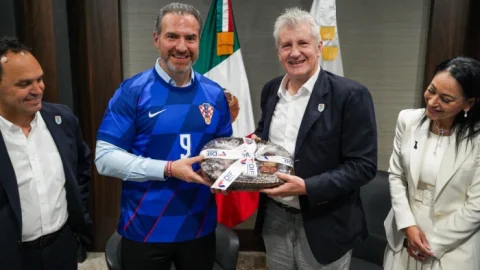 Dialoga Davor Šuker con alcalde de Monterrey sobre el Mundial de Futbol 2 WhatsApp Image 2025 06 11 at 5.36.00 PM700