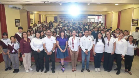 Promueve presidenta del DIF Tampico enseñanza de la lengua de señas 2 WhatsApp Image 2025 06 15 at 6.57.45 PM700