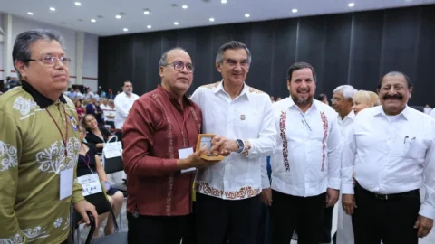 Refrenda Américo alianza con maestros; entrega 284 condecoraciones 11 WhatsApp Image 2025 06 16 at 2.56.49 PM 2700