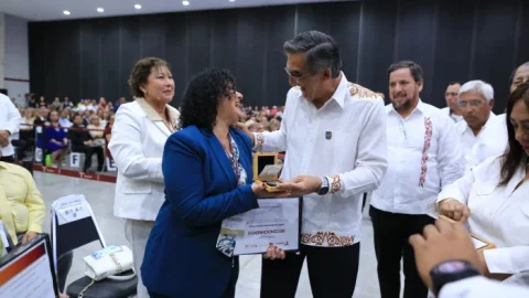Refrenda Américo alianza con maestros; entrega 284 condecoraciones 12 WhatsApp Image 2025 06 16 at 2.56.49 PM 3700