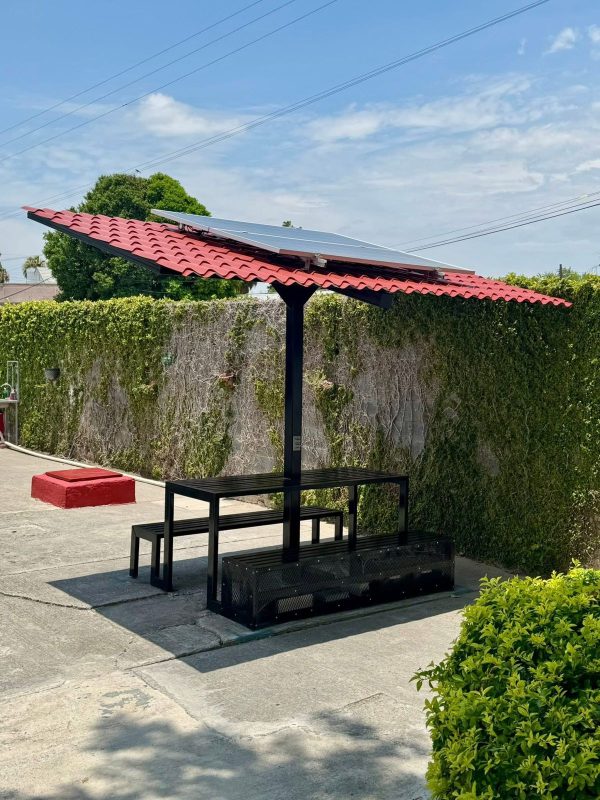 Entrega Nataly García Diaz kiosco con paneles solares 1 WhatsApp Image 2025 06 16 at 4.00.06 PM 1 e1750114118872