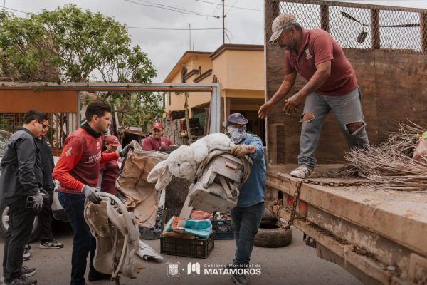 Colonia Insurgentes se beneficia con jornada permanente de descacharrización 1 WhatsApp Image 2025 06 16 at 8.47.04 AM e1750102670368