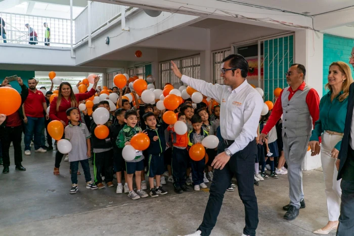 Anuncia Félix Arratia escuelas beneficiadas con ‘Uniformes ¡a tus órdenes!’ 2 WhatsApp Image 2025 06 18 at 2.55.34 PM 1700
