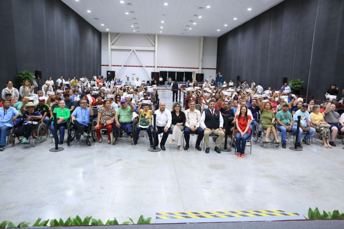 Encabeza Américo entrega de tarjetas de Pensión para el Bienestar a Personas con Discapacidad 6 WhatsApp Image 2025 06 18 at 4.17.58 PM700