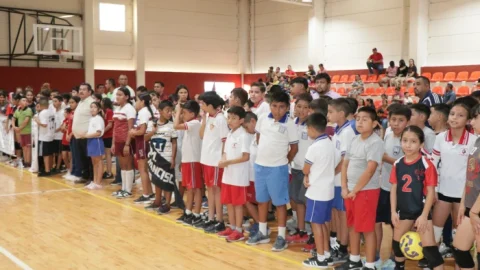 Entrega reconocimientos Verónica Aguirre al deporte local en ligas deportivas escolares 3 WhatsApp Image 2025 06 19 at 3.15.41 PM700