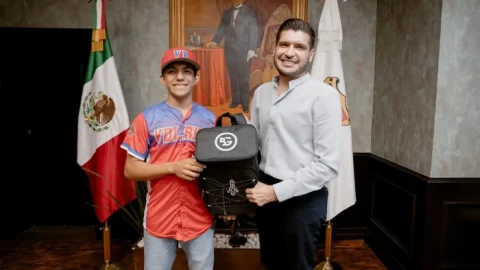 El alcalde, Beto Granados recibe a los campeones de la Liga Pequeña de Béisbol 'Villa del Refugio' 1 WhatsApp Image 2025 06 22 at 2.56.50 PM 1700
