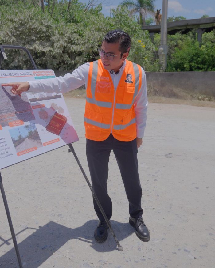Inicia Félix Arratia pavimentación histórica de la Brecha 76 en Monte Kristal 1 WhatsApp Image 2025 06 24 at 5.02.00 PM e1750810807216