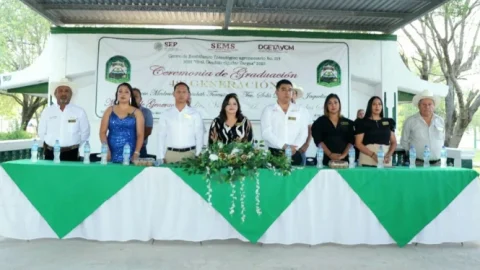 Verónica Aguirre es madrina de generación del CBTA 139 4 WhatsApp Image 2025 06 30 at 12.08.42 PM 1700
