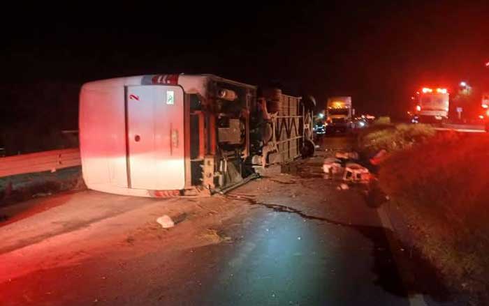 Se vuelca autobús en Nuevo León; hay 11 muertos y 21 heridos 1 acci