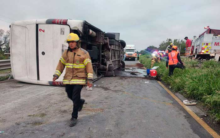 Se vuelca autobús en Nuevo León; hay 11 muertos y 21 heridos 2 afg 1