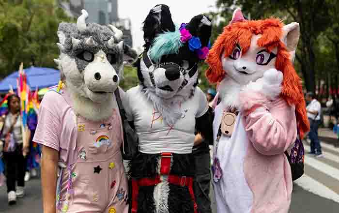 Marcha LGBTTTIQ+ 2025; dan abrazos gratis 1 dos ok