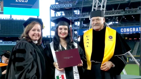Obtienen estudiantes de UANL doble titulación en Seattle 10 graduacion city univercity negocios 4700