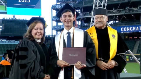 Obtienen estudiantes de UANL doble titulación en Seattle 11 graduacion city univercity negocios 5700