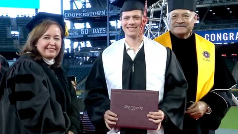 Obtienen estudiantes de UANL doble titulación en Seattle 12 graduacion city univercity negocios 6700