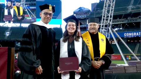 Obtienen estudiantes de UANL doble titulación en Seattle 14 graduacion city univercity psicologia 1700