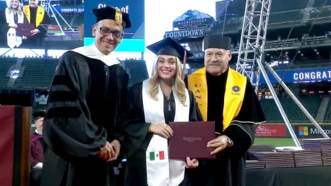 Obtienen estudiantes de UANL doble titulación en Seattle 15 graduacion city univercity psicologia 2700