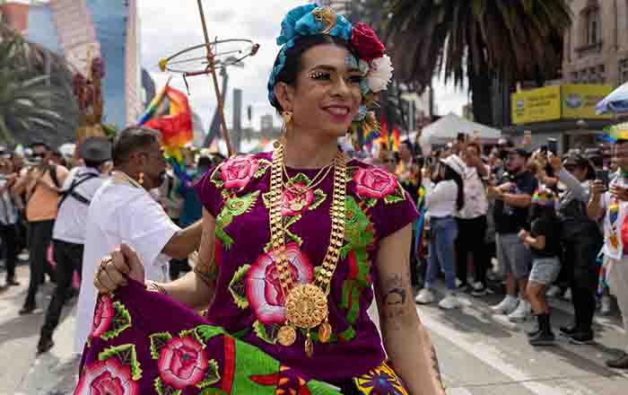 Marcha LGBTTTIQ+ 2025; dan abrazos gratis 5 seis