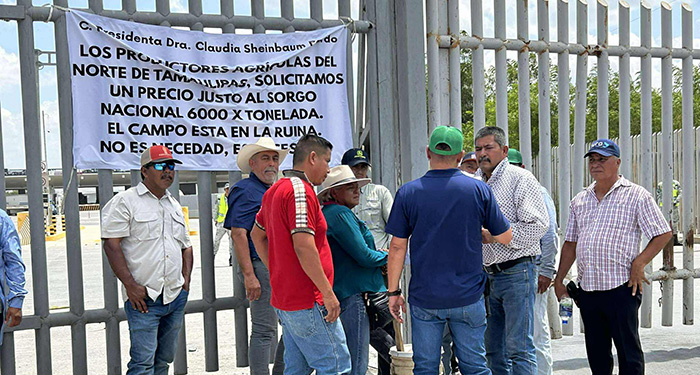 Campesinos bloquean puente Reynosa-Pharr; entre caos, transportistas exigen apertura 3 515923619 1219011926921104 1151302623565129512 n