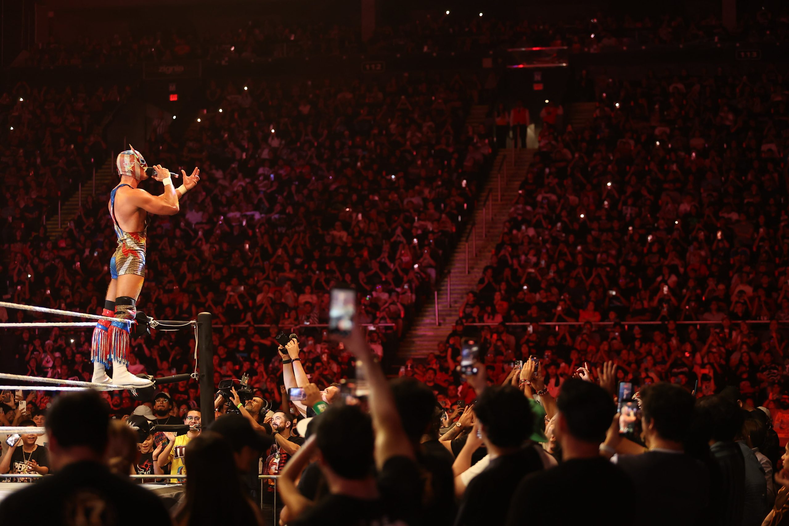 WWE cierra gira en México con SuperShow en Monterrey 4 521881353 24196016486704273 4052330970085159311 n scaled