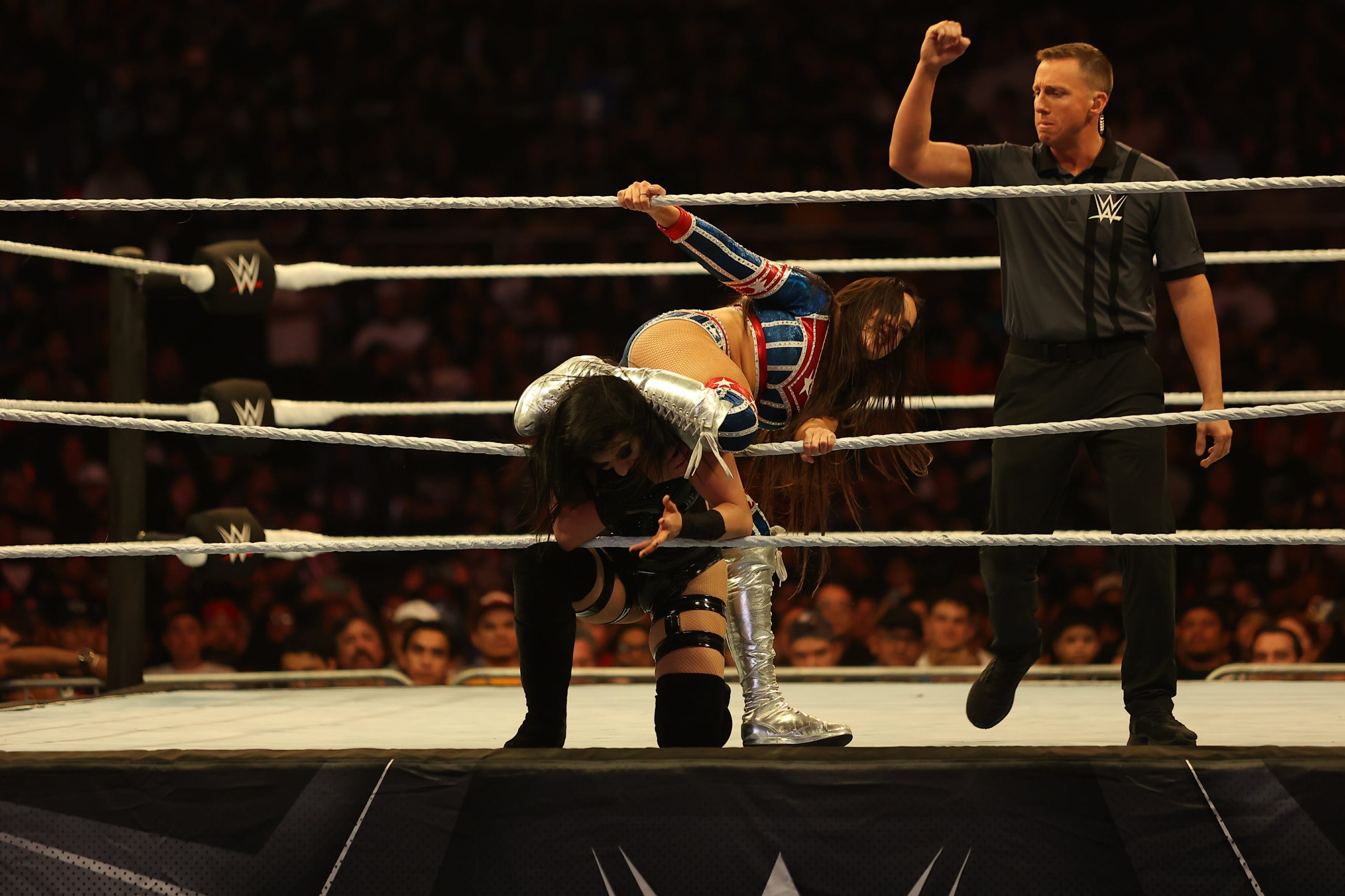 WWE cierra gira en México con SuperShow en Monterrey 5 522010132 2200123043840672 5341064983588781300 n scaled