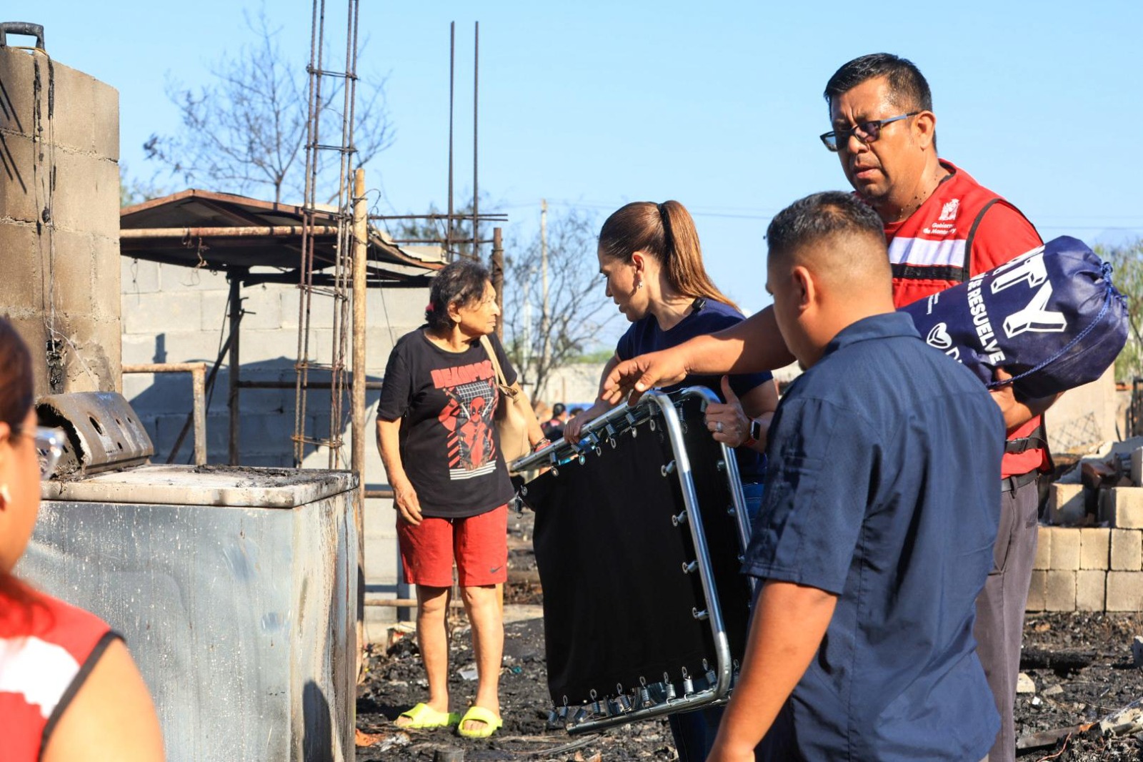 Brinda Gobierno de Monterrey apoyo inmediato a afectados por incendio en Colonia San Martín 1 904e35b5 095d 4cef ae46 7375dd79942f