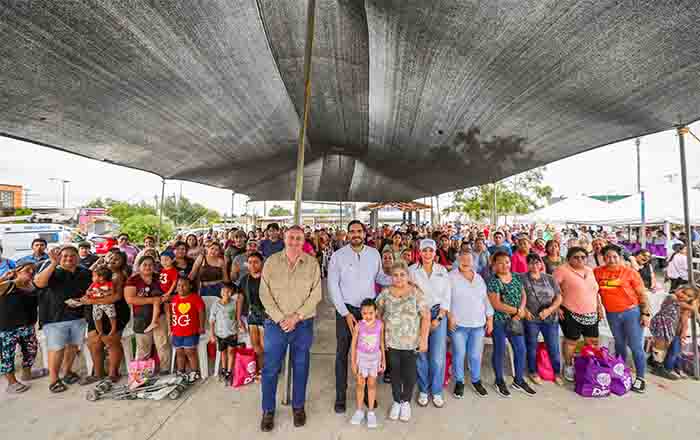 Carlos Peña Ortiz lleva apoyos al fraccionamiento Hacienda las Bugambilias 1 ALCALDE 2