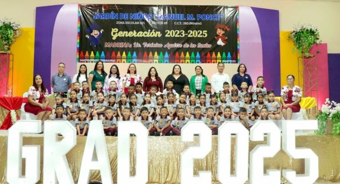 Amadrina Verónica Aguirre a una generación más de egresados del nivel preescolar 1 WhatsApp Image 2025 07 02 at 11.41.44 AM e1751489783286