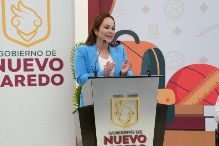 Carmen Lilia Canturosas apoya a magisterio: entrega bonos en Nuevo Laredo 1 WhatsApp Image 2025 07 02 at 4.31.22 PM 1 e1751495905914