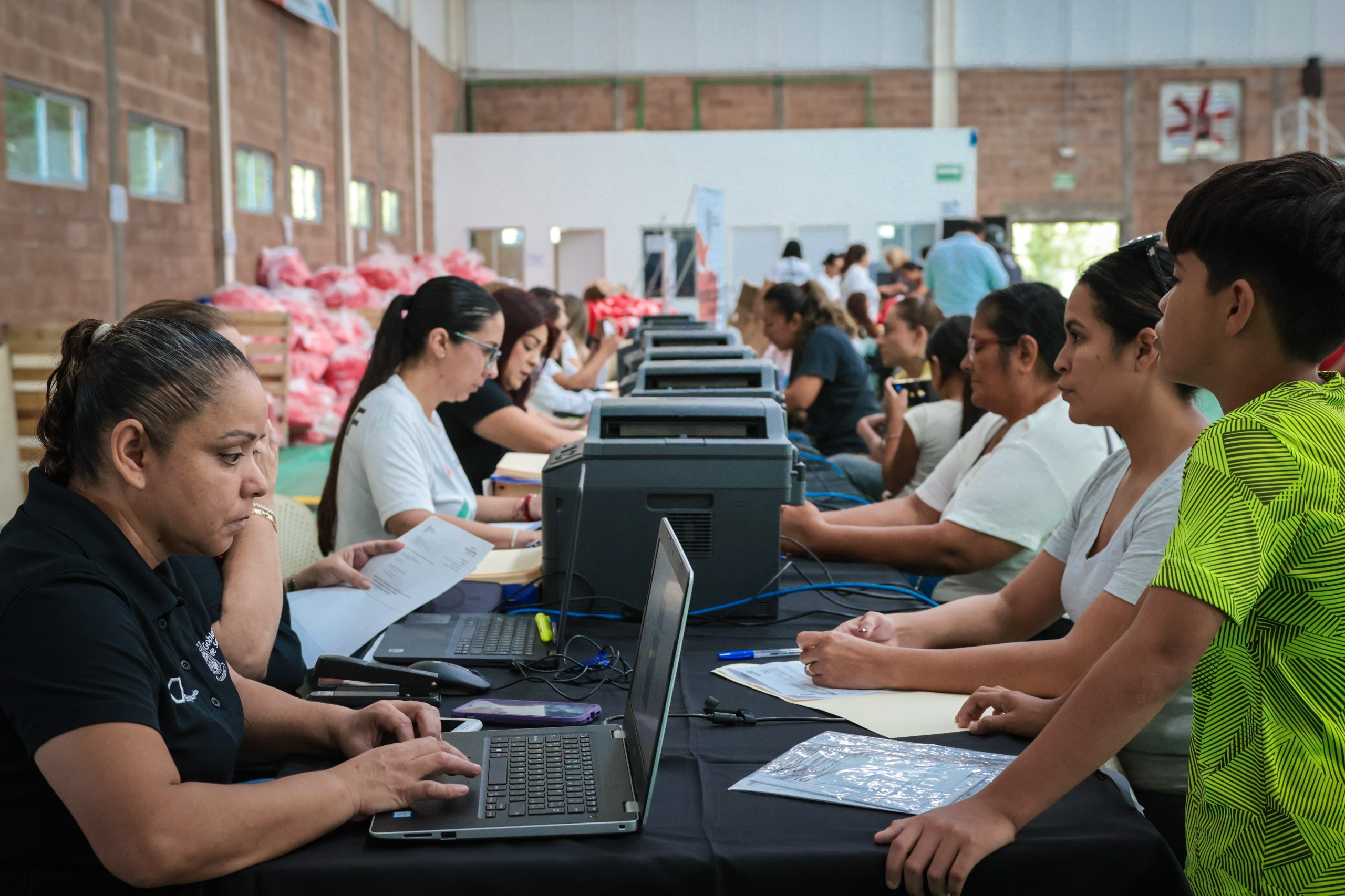 Arranca David de la Peña reparto de más de 11 mil paquetes de útiles escolares gratuitos 2 WhatsApp Image 2025 07 14 at 11.15.37 AM