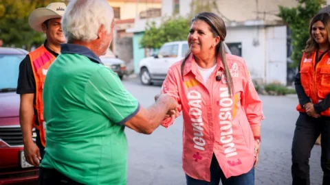 Gabinete y comunidad se unen en Valle de Santa Lucía con 'Ayudamos en tu colonia' 3 04700