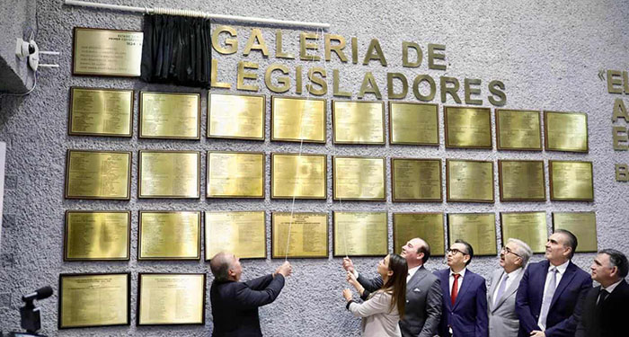 Develan placa conmemorativa en honor al Primer Congreso Constituyente de NL 1 524922274 734288439465844 2578366670330727912 n