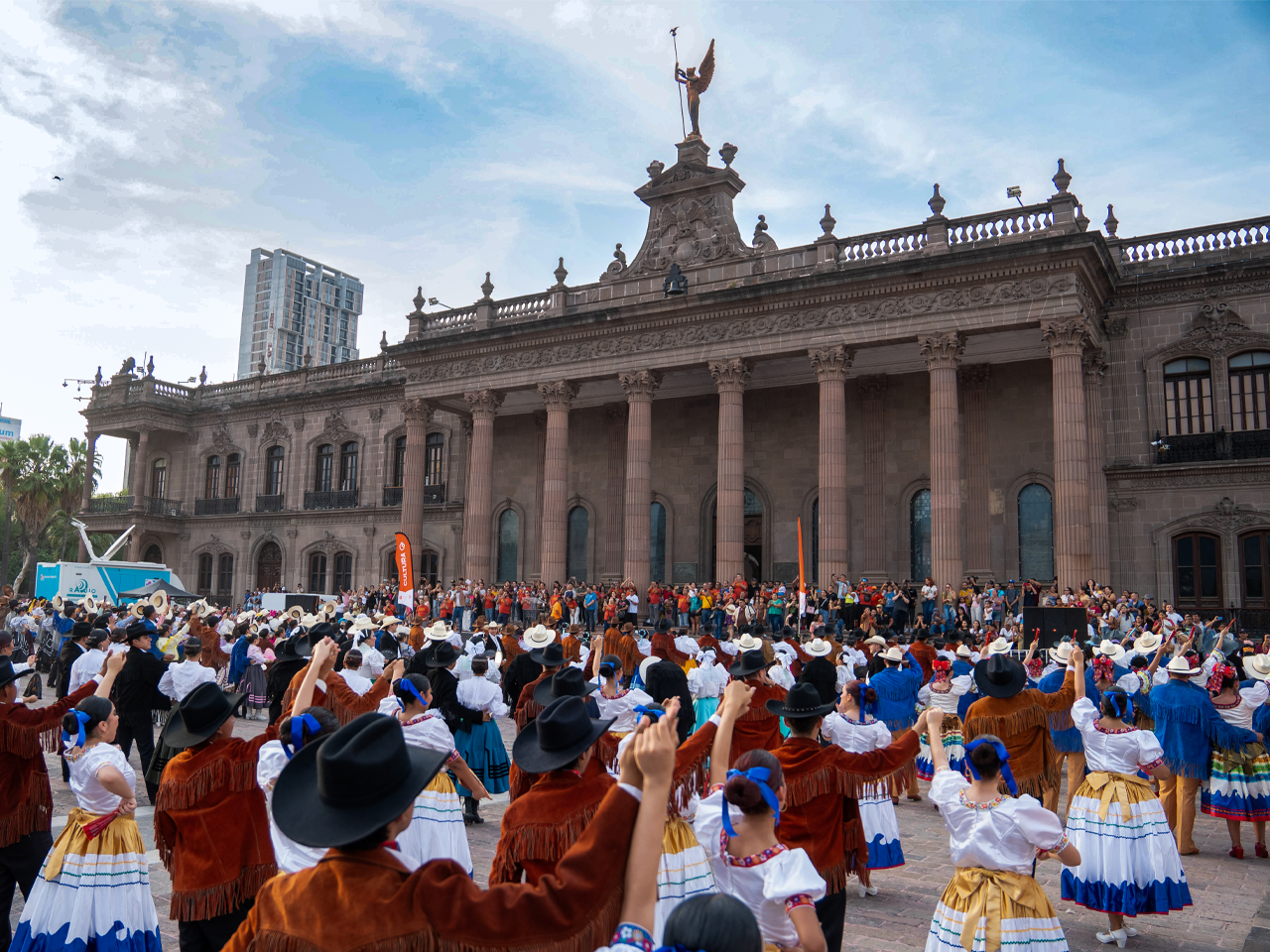 Participan mil 600 bailarines en ‘Gran Mitote Folklórico ¡Zapatéllele!’ 2 526556434 756381763993957 8070514933671376961 n