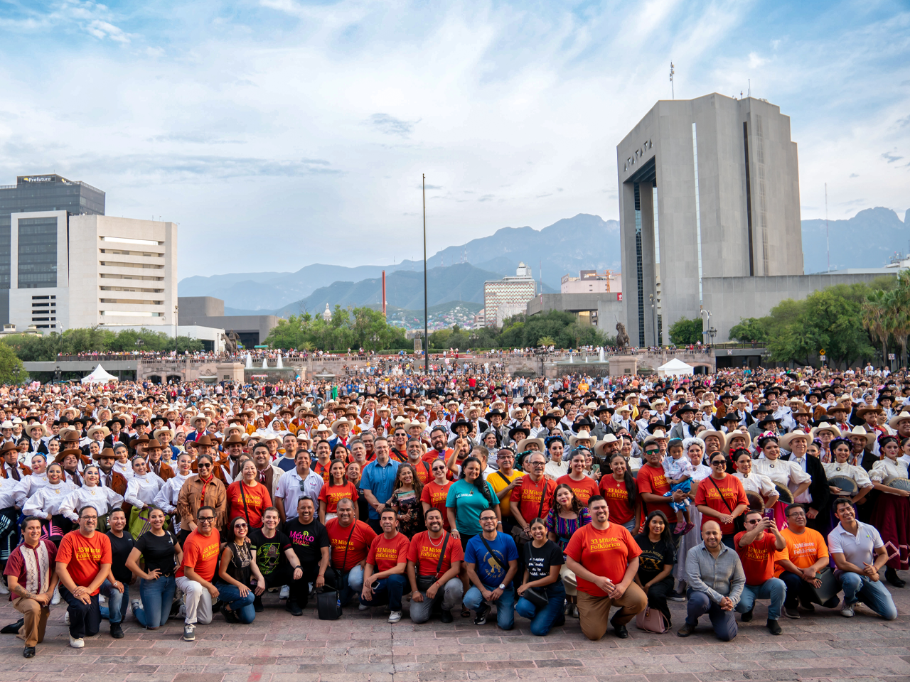 Participan mil 600 bailarines en ‘Gran Mitote Folklórico ¡Zapatéllele!’ 1 526597989 744476854950646 8786166404508065162 n