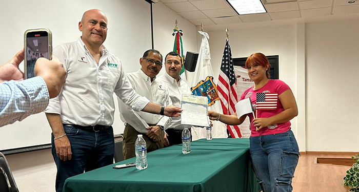 Entregan actas de doble nacionalidad a 150 reynosenses