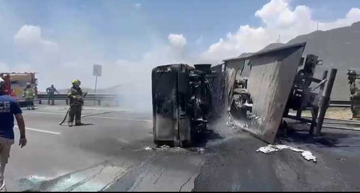 Accidente en carretera Monterrey - Saltillo provoca caos vial 2 530755128 730345033138450 7751717417482474621 n