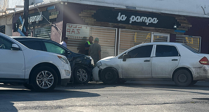 Caos vial y daños deja un choque múltiple en Reynosa 1 533570401 1070487548590174 4499298764174758540 n