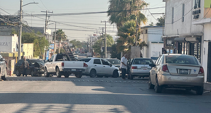 Caos vial y daños deja un choque múltiple en Reynosa 4 536492682 4174039386202283 2111517934584467189 n