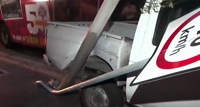 Choca camión con camioneta del Congreso en Monterrey 2 537547709 766599789443853 2788461741900193455 n