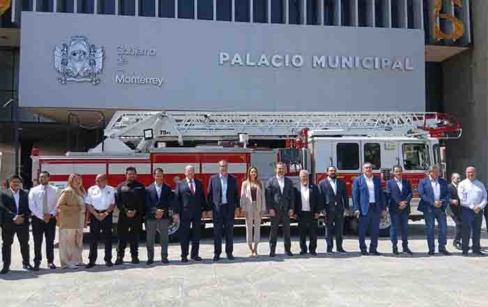 Entrega Adrián donativo de 15 mdp al Patronato de Bomberos de Nuevo León 1 ADRIAN 2 1