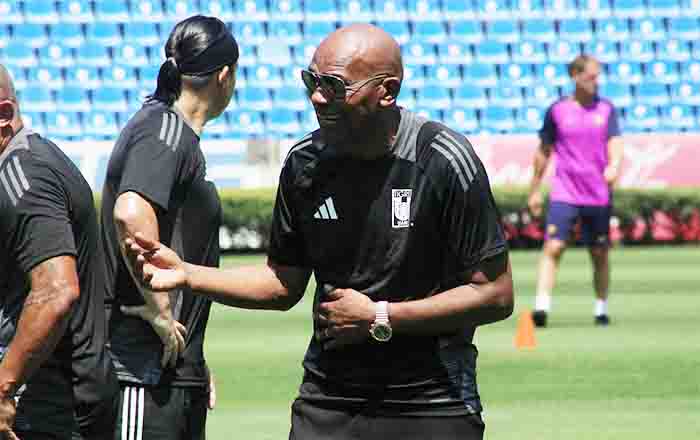 Entrenan leyendas de Tigres y Barça en Estadio Universitario 3 BARBADILLO 1 1