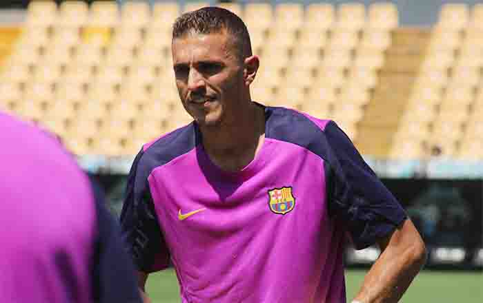 Entrenan leyendas de Tigres y Barça en Estadio Universitario 1 BARSA 2 LEYENDA