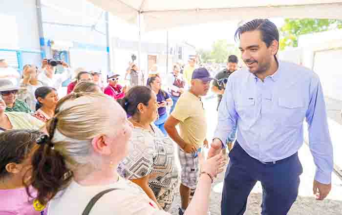 Alcalde Carlos Peña Ortiz arranca obra de pavimentación 1 CARLOS PENA 2