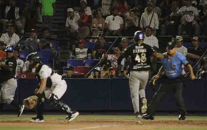Sultanes cae en primer juego de playoffs 4 CHARROS 2